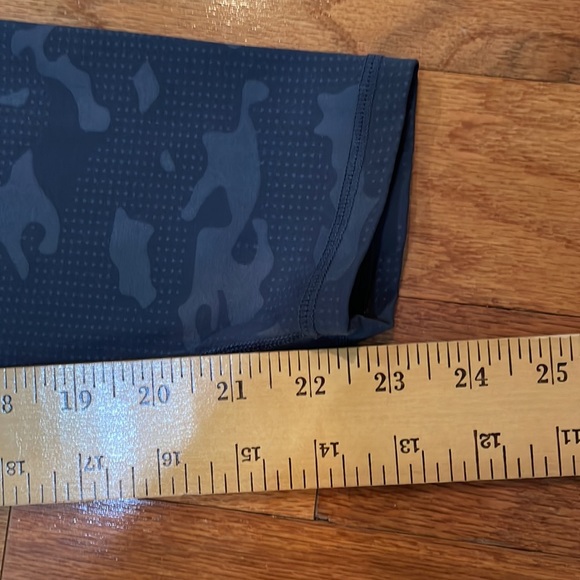 Zyia Woman’s Gray Camo Leggings Size 4 - Picture 8 of 8